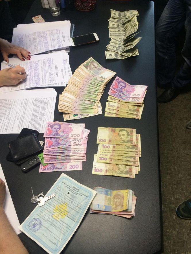 Новини Житомира - фото з Під час отримання хабара у вісімдесят тисяч гривень затримано посадовця Житомирської міської ради Під час отримання хабара у вісімдесят тисяч гривень затримано посадовця Житомирської міської ради, фото №2 на сайті 20minut.ua