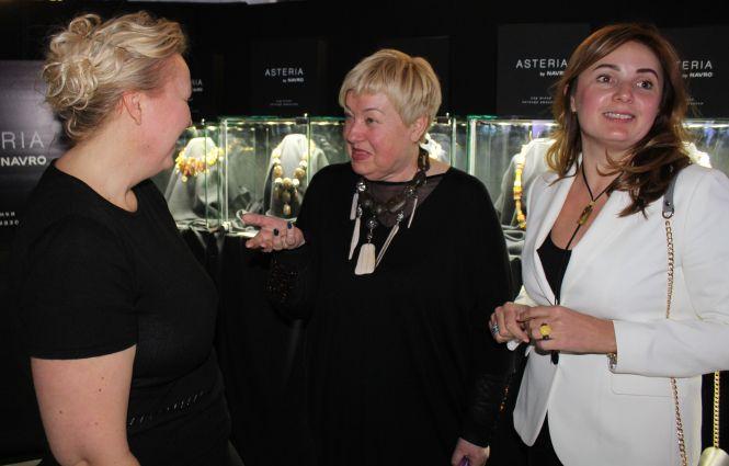 Новини Вінниці - фото з «Щоб Вінниця світила, як зірка Астерія». Ющенко вручив музею копію бурштинового намиста «Щоб Вінниця світила, як зірка Астерія». Ющенко вручив музею копію бурштинового намиста, фото №7 на сайті 20minut.ua