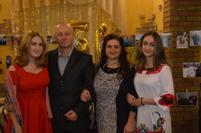 Новини Тернополя - фото з Рушники на іконах складали книжечкою і пекли паски з 40 яєць. А які у вас традиції до Великодня? Рушники на іконах складали книжечкою і пекли паски з 40 яєць. А які у вас традиції до Великодня?, фото №3 на сайті 20minut.ua