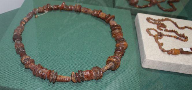 Новини Вінниці - фото з «Щоб Вінниця світила, як зірка Астерія». Ющенко вручив музею копію бурштинового намиста «Щоб Вінниця світила, як зірка Астерія». Ющенко вручив музею копію бурштинового намиста, фото №2 на сайті 20minut.ua