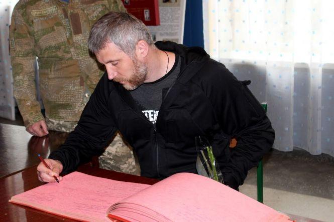 Новини Хмельницького - фото з Валерій Прозапас: Ворог прагне будь-що нівелювати здобутки Порошенка через інформаційні атаки на державу (Політична агітація) Валерій Прозапас: Ворог прагне будь-що нівелювати здобутки Порошенка через інформаційні атаки на державу (Політична агітація), фото №1 на сайті vsim.ua