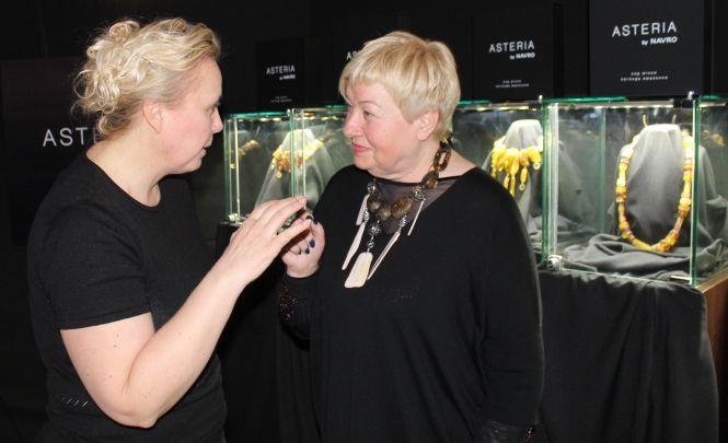 Новини Вінниці - фото з «Щоб Вінниця світила, як зірка Астерія». Ющенко вручив музею копію бурштинового намиста «Щоб Вінниця світила, як зірка Астерія». Ющенко вручив музею копію бурштинового намиста, фото №6 на сайті 20minut.ua