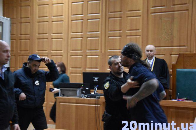 Новини Тернополя - фото з Підозрюваного у вбивстві тату-майстрині залишили під вартою. Він сказав, що шкодує Підозрюваного у вбивстві тату-майстрині залишили під вартою. Він сказав, що шкодує, фото №2 на сайті 20minut.ua