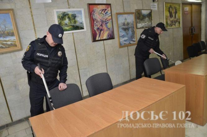 Новини Тернополя - фото з Правоохоронці обстежили виборчі округи та дільниці області Правоохоронці обстежили виборчі округи та дільниці області, фото №1 на сайті 20minut.ua