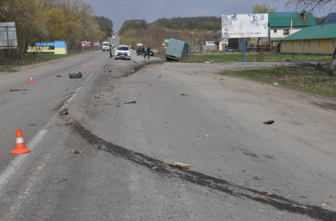 Новини Тернополя - фото з Поблизу Чорткова авто із заробітчанами врізалось у мікроавтобус Поблизу Чорткова авто із заробітчанами врізалось у мікроавтобус, фото №1 на сайті 20minut.ua