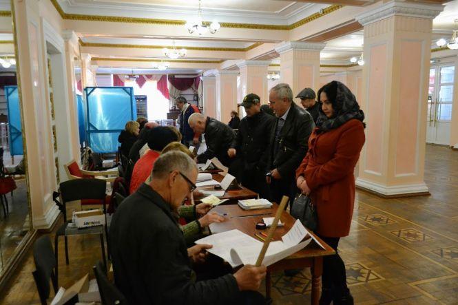 Новини Хмельницького - фото з Вирішальний вибір-2019: як хмельничани обирають президента Вирішальний вибір-2019: як хмельничани обирають президента, фото №3 на сайті vsim.ua