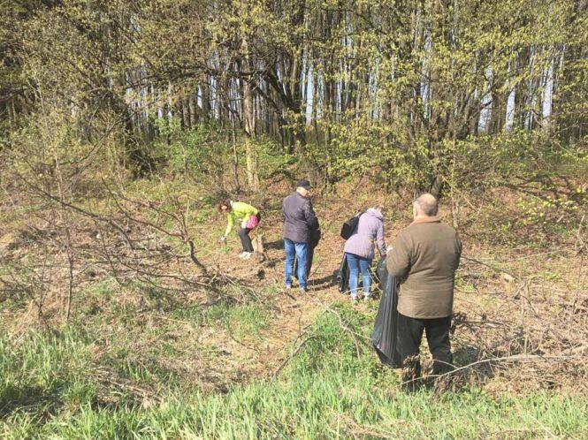 Розчистили хащі та зібрали 50 мішків сміття. Як чистили Тиврівське шосе, фото №2 на сайті 20minut.ua