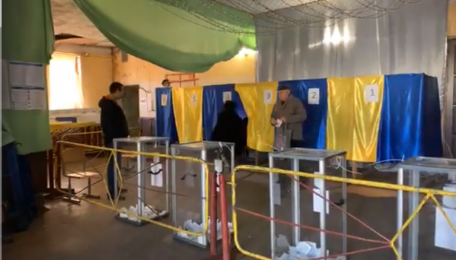 Козятин голосує: підбірка фото з соцмереж та перші цифри явки виборців (оновлено), фото №4 на сайті 20minut.ua