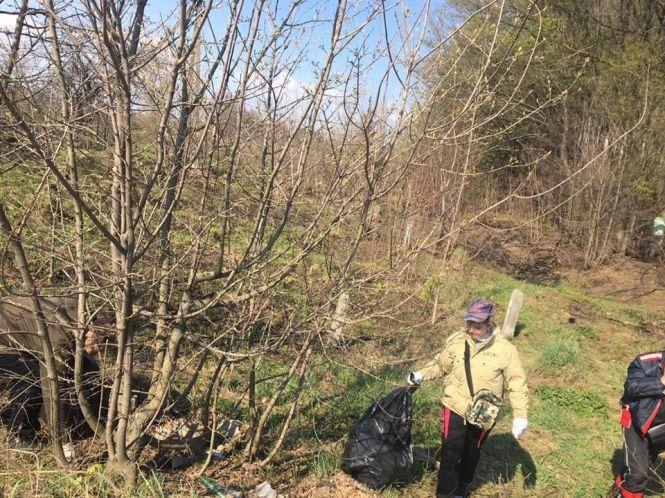 Розчистили хащі та зібрали 50 мішків сміття. Як чистили Тиврівське шосе, фото №3 на сайті 20minut.ua