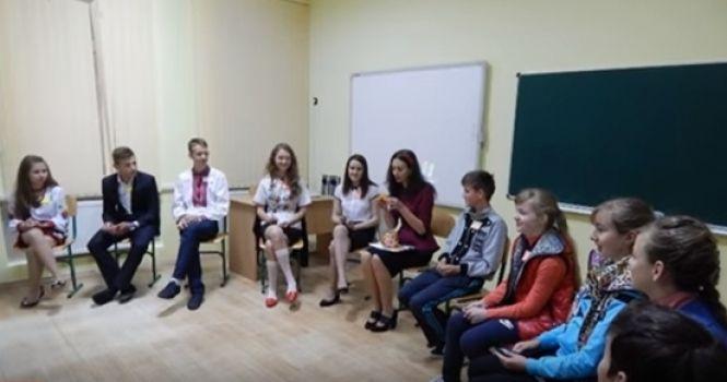 Новини Вінниці - фото з «Вчитель року-2019»  працює з учнями з гаджетами, знімає фільми, танцює на дискотеках, водить авто… «Вчитель року-2019»  працює з учнями з гаджетами, знімає фільми, танцює на дискотеках, водить авто…, фото №7 на сайті 20minut.ua