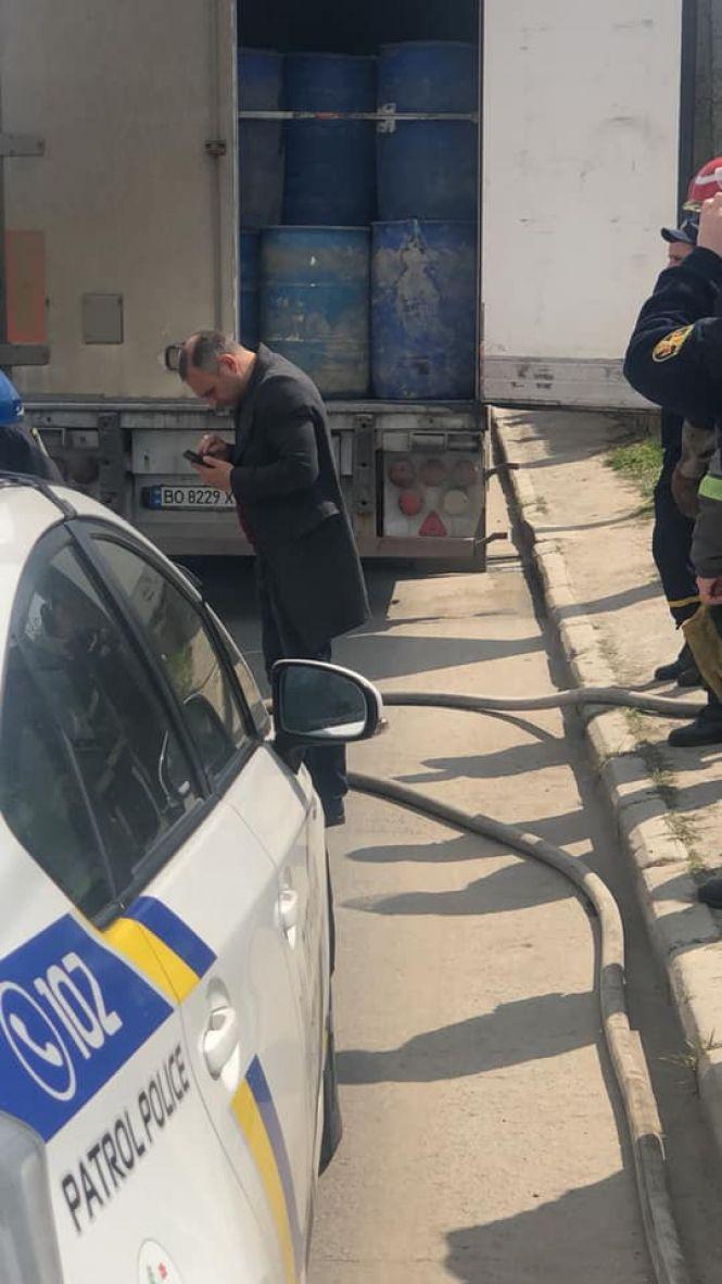 Замість фруктів бочки зі спиртом. На Хмельниччині зупинили фуру з "лівим" вантажем, фото №4 на сайті vsim.ua