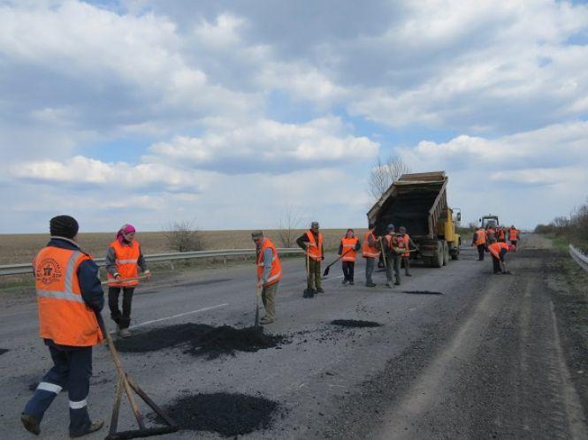 Новини Хмельницького - фото з Гарячий асфальт та пневмо-струменевий метод: як борються з ямами на дорогах Хмельниччини Гарячий асфальт та пневмо-струменевий метод: як борються з ямами на дорогах Хмельниччини, фото №1 на сайті vsim.ua