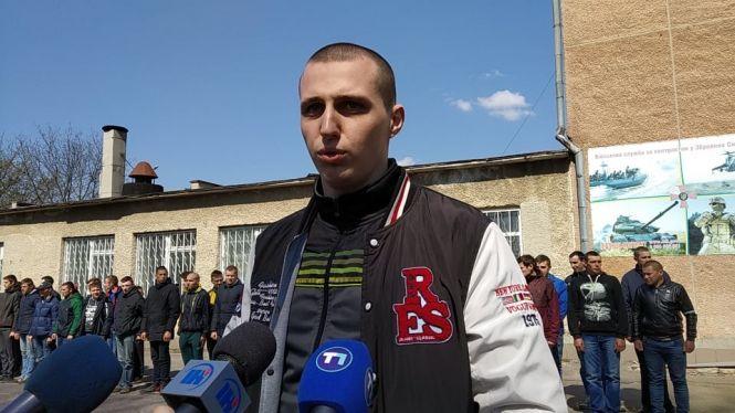 Новини Тернополя - фото з Перші новобранці весняного призову з Тернопільщини пішли на службу у Збройні сили України Перші новобранці весняного призову з Тернопільщини пішли на службу у Збройні сили України, фото №2 на сайті 20minut.ua