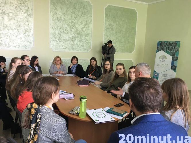 Новини Тернополя - фото з Сортують сміття, користуються еко-пакетами та відмовляються від пластику: як школярі покращують екологію Тернополя Сортують сміття, користуються еко-пакетами та відмовляються від пластику: як школярі покращують екологію Тернополя, фото №1 на сайті 20minut.ua