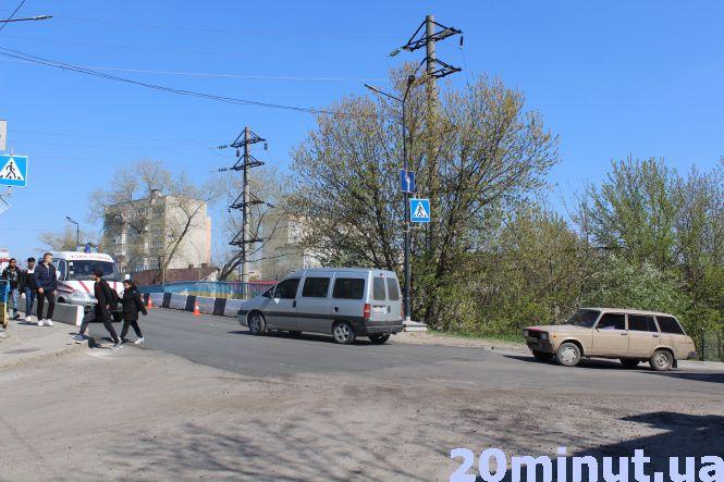 Фото дня: "Горбатий міст" уже відкрили, фото №2 на сайті 20minut.ua