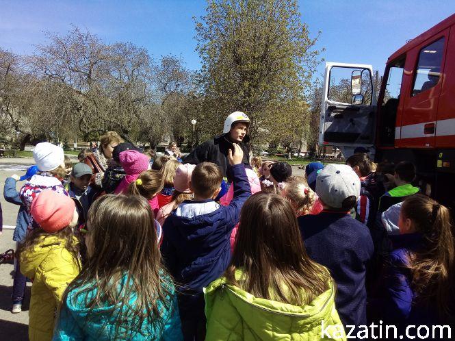 Новини Козятина - фото з Пожежники показали свою техніку Пожежники показали свою техніку, фото №1 на сайті 20minut.ua