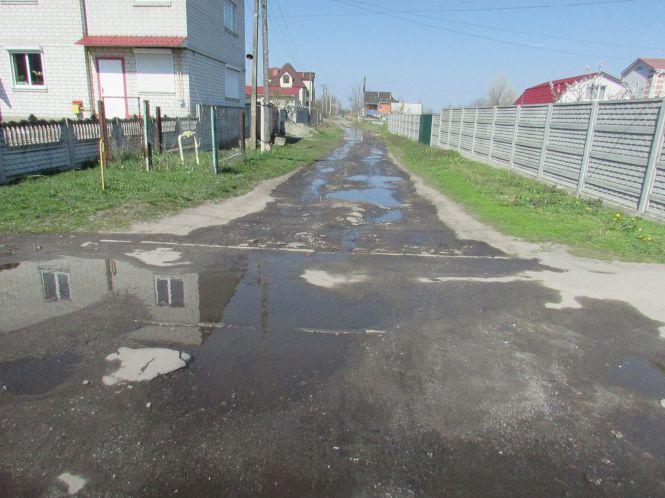 У місті Козятин зливали воду по вулиці, щоб почистити хлором водогін, фото №1 на сайті 20minut.ua