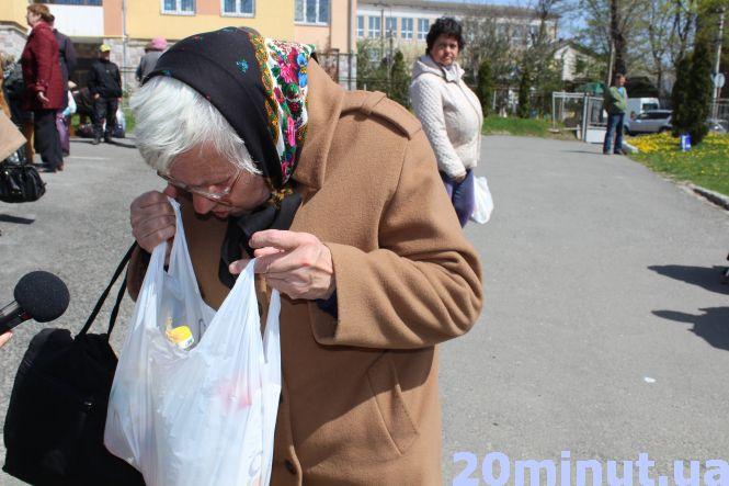 Новини Тернополя - фото з У Тернополі понад 300 потребуючих отримали великодні кошики У Тернополі понад 300 потребуючих отримали великодні кошики, фото №2 на сайті 20minut.ua