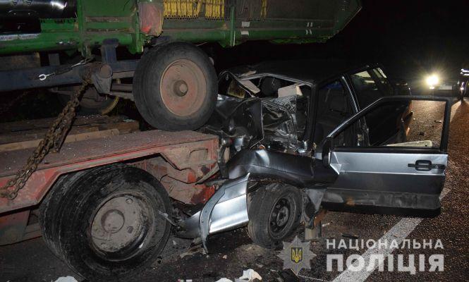 Новини Вінниці - фото з Біля Немирова водій на легковику врізався у вантажівку. Є загиблі та постраждалі Біля Немирова водій на легковику врізався у вантажівку. Є загиблі та постраждалі, фото №2 на сайті 20minut.ua