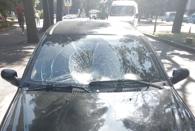 Смертельна аварія та зіткнення зі «швидкою»: хроніка ДТП у Хмельницькому, фото №3 на сайті vsim.ua