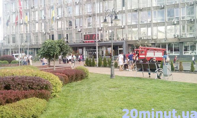 Новини Вінниці - фото з Через сумку оточили територію Центрального ринку по периметру (ВІДЕО та ФОТО) Через сумку оточили територію Центрального ринку по периметру (ВІДЕО та ФОТО), фото №9 на сайті 20minut.ua