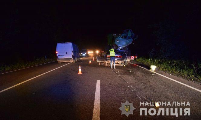 Новини Вінниці - фото з Біля Немирова водій на легковику врізався у вантажівку. Є загиблі та постраждалі Біля Немирова водій на легковику врізався у вантажівку. Є загиблі та постраждалі, фото №5 на сайті 20minut.ua