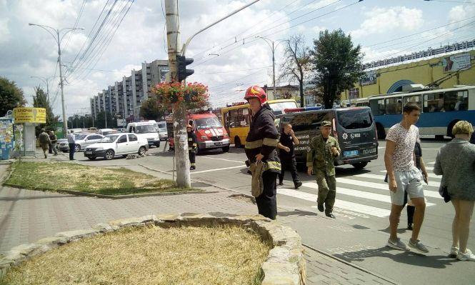 Новини Вінниці - фото з Через сумку оточили територію Центрального ринку по периметру (ВІДЕО та ФОТО) Через сумку оточили територію Центрального ринку по периметру (ВІДЕО та ФОТО), фото №7 на сайті 20minut.ua