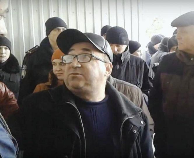 Новини Вінниці - фото з Поминальні вінки з фотографією «жертви» над калюжею крові. Хто і кому погрожує в такий спосіб? Поминальні вінки з фотографією «жертви» над калюжею крові. Хто і кому погрожує в такий спосіб?, фото №3 на сайті 20minut.ua