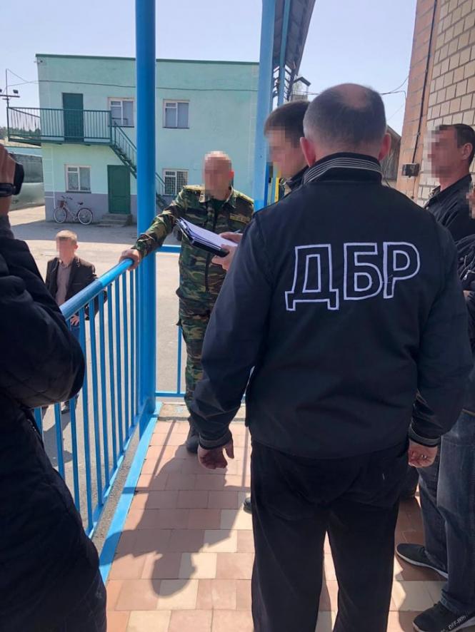 Новини Хмельницького - фото з На Хмельниччині інженера лісгоспу спіймали на отриманні хабара На Хмельниччині інженера лісгоспу спіймали на отриманні хабара, фото №1 на сайті vsim.ua