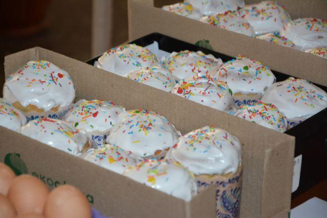 Новини Вінниці - фото з «Смакуйте пасочки і згадуйте рідний дім!» Паски для нацгвардійців спекли у шкільній їдальні «Смакуйте пасочки і згадуйте рідний дім!» Паски для нацгвардійців спекли у шкільній їдальні, фото №1 на сайті 20minut.ua