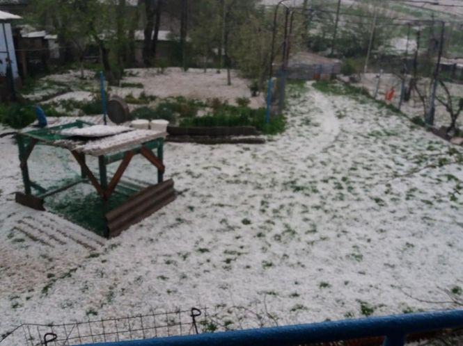 Новини Тернополя - фото з Біла земля від граду і зливи: тернополяни вражені погодою на Великдень (ФОТО) Біла земля від граду і зливи: тернополяни вражені погодою на Великдень (ФОТО), фото №1 на сайті 20minut.ua