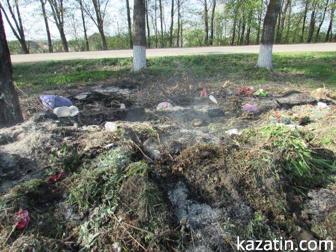 Новини Козятина - фото з На міському кладовищі люди влаштували сміттєзвалище... З благословіння директора На міському кладовищі люди влаштували сміттєзвалище... З благословіння директора, фото №2 на сайті 20minut.ua