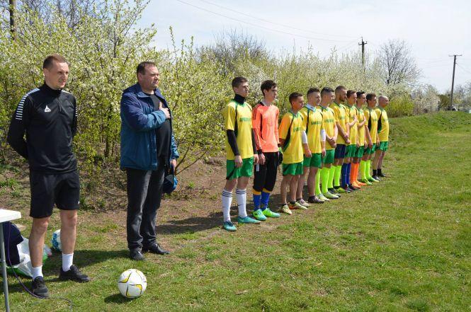 Про футбол: у Бродецькому змагалися молодь та ветерани, фото №1 на сайті 20minut.ua