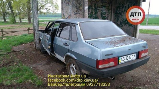 Новини Вінниці - фото з Під Вінницею п’яний «в мотлох» водій на «дев’ятці» врізався в зупинку (ФОТО) Під Вінницею п’яний «в мотлох» водій на «дев’ятці» врізався в зупинку (ФОТО), фото №5 на сайті 20minut.ua