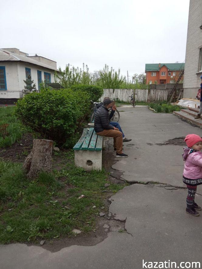 Фото дня: квітучі клумби біля лікарні та ремонт дороги біля вокзалу, фото №5 на сайті 20minut.ua