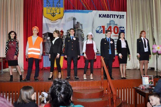 Новини Козятина - фото з Міс і Містер Училища – 2019: Дарина Галицька та Віталій Коваленко Міс і Містер Училища – 2019: Дарина Галицька та Віталій Коваленко, фото №5 на сайті 20minut.ua