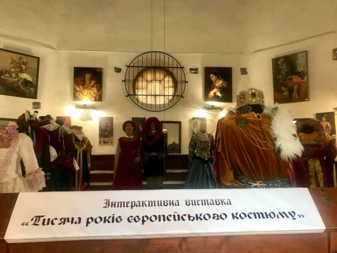 Середньовіччя у Кам’янці: стартувала виставка "Тисяча років європейського костюма", фото №2 на сайті 20minut.ua