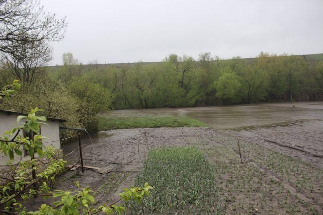 Новини Хмельницького - фото з "На городах все змито, хати підтоплено": села на Волочищині потерпають від жахливої повені (ФОТО, ВІДЕО) "На городах все змито, хати підтоплено": села на Волочищині потерпають від жахливої повені (ФОТО, ВІДЕО), фото №2 на сайті vsim.ua