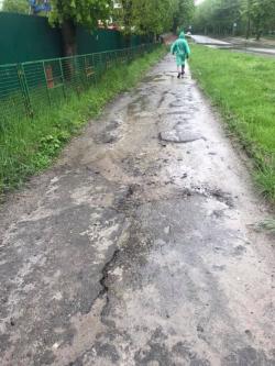 Новини Тернополя - фото з На місці скандальної забудови на Миру поповз ґрунт, бруківка на дорозі. Люди бояться за свої будинки На місці скандальної забудови на Миру поповз ґрунт, бруківка на дорозі. Люди бояться за свої будинки, фото №5 на сайті 20minut.ua