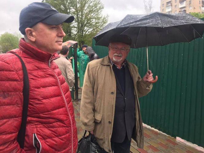 Новини Тернополя - фото з На місці скандальної забудови на Миру поповз ґрунт, бруківка на дорозі. Люди бояться за свої будинки На місці скандальної забудови на Миру поповз ґрунт, бруківка на дорозі. Люди бояться за свої будинки, фото №3 на сайті 20minut.ua