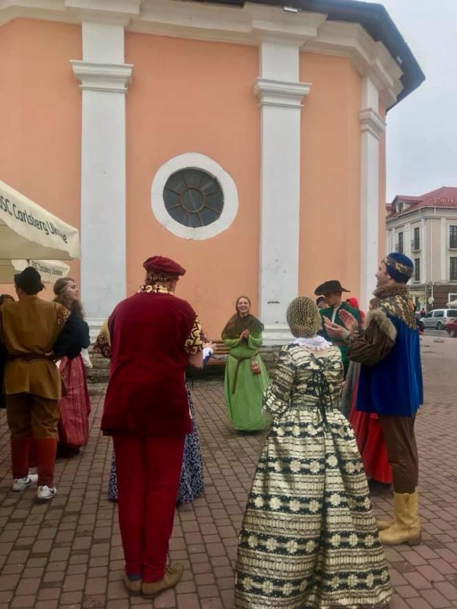 Середньовіччя у Кам’янці: стартувала виставка "Тисяча років європейського костюма", фото №3 на сайті 20minut.ua