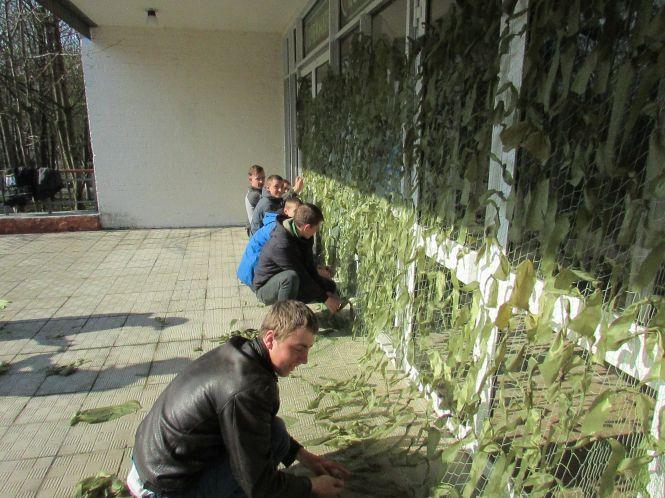 Козятинські студенти cплели для армії 126 маскувальних сіток, фото №1 на сайті 20minut.ua