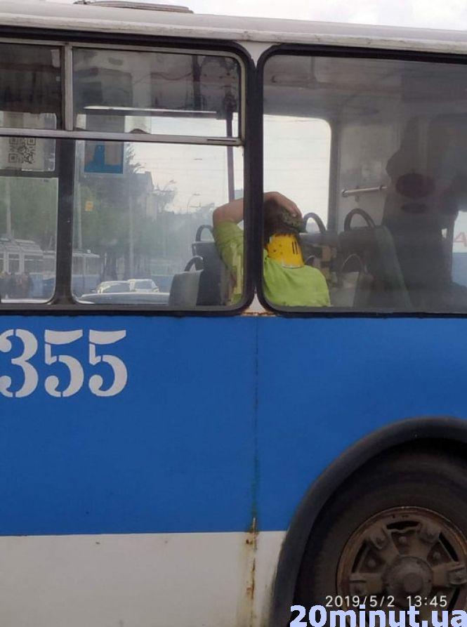 Біля Будинку офіцерів зіткнулися трамвай та тролейбус. На місці три швидких (ОНОВЛЕНО), фото №8 на сайті 20minut.ua