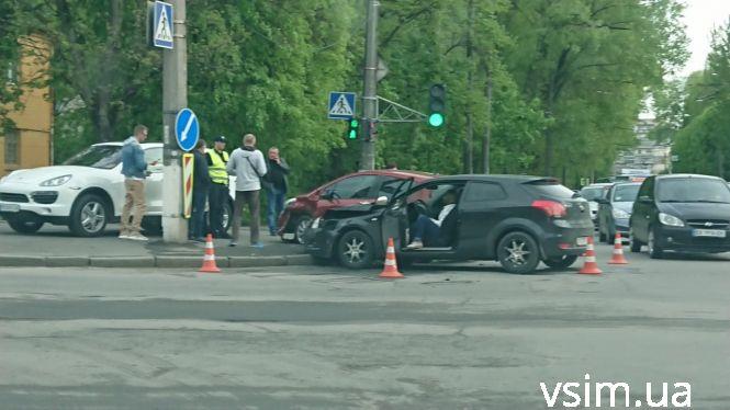 Новини Хмельницького - фото з Біля міської лікарні зіткнулися «Toyota» та «Kia» (ФОТО) Біля міської лікарні зіткнулися «Toyota» та «Kia» (ФОТО), фото №4 на сайті vsim.ua