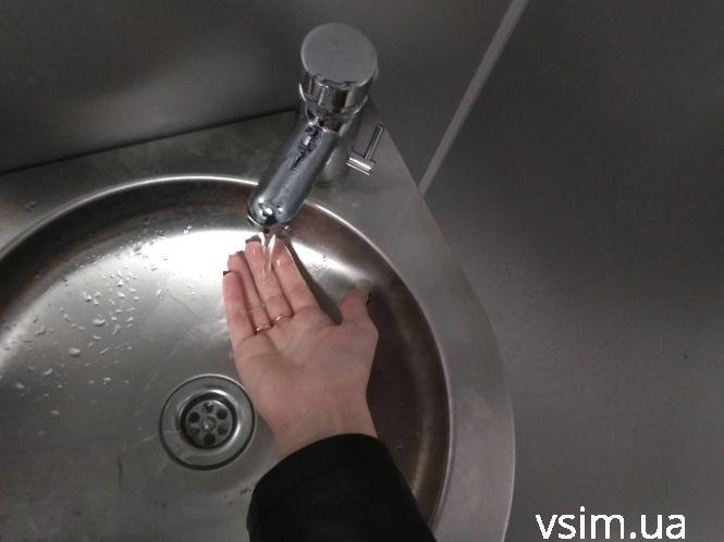 У центрі Хмельницького відкрили “туалет за мільйон”: що там є і як він працює, фото №8 на сайті vsim.ua