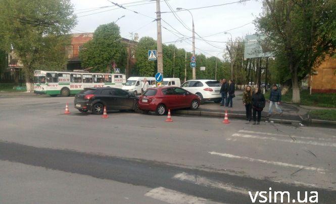 Новини Хмельницького - фото з Біля міської лікарні зіткнулися «Toyota» та «Kia» (ФОТО) Біля міської лікарні зіткнулися «Toyota» та «Kia» (ФОТО), фото №5 на сайті vsim.ua
