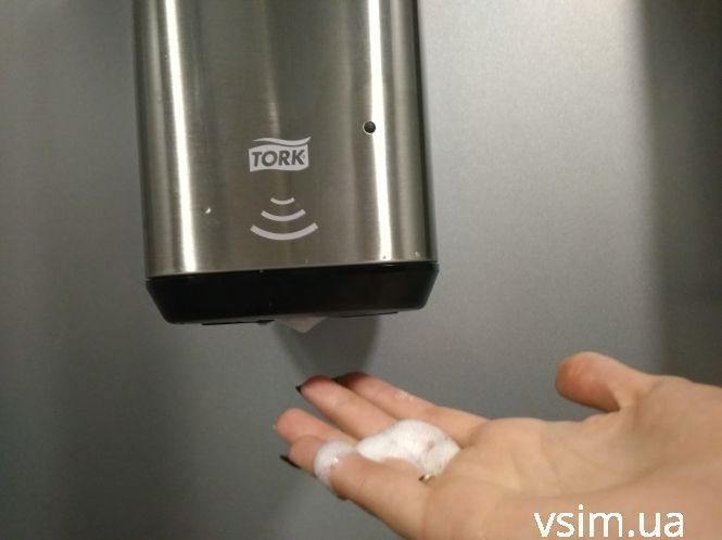 У центрі Хмельницького відкрили “туалет за мільйон”: що там є і як він працює, фото №7 на сайті vsim.ua