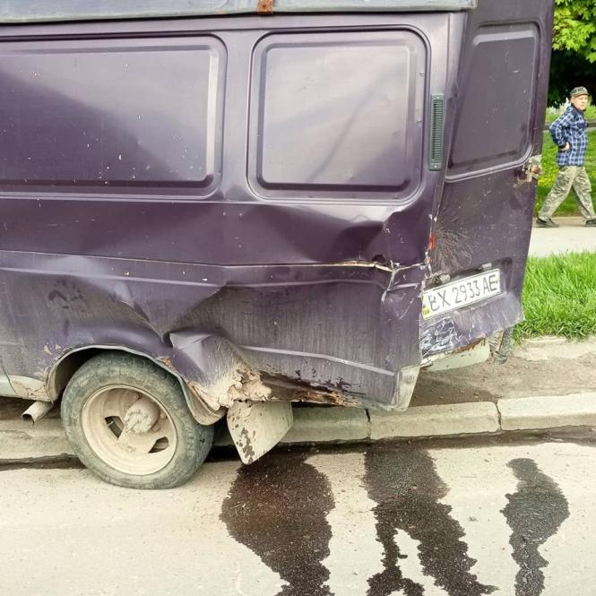 На Свободи зіткнулися «Mercedes» та «ГАЗель» (ФОТО), фото №1 на сайті vsim.ua