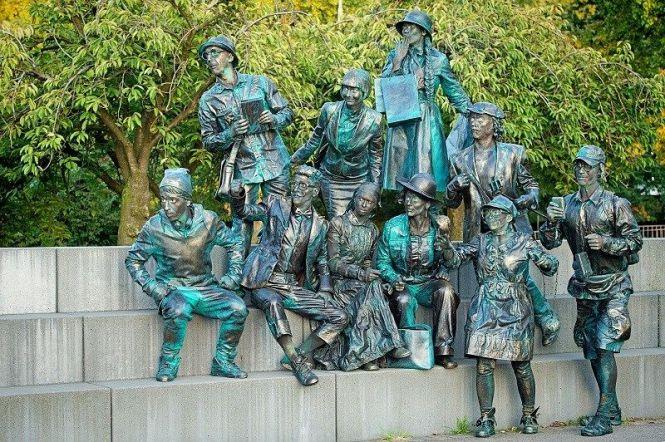 Новини Тернополя - фото з "Нам приємно чути: "Хлопці, ви круті!" Живі скульптури розповіли про свою роботу "Нам приємно чути: "Хлопці, ви круті!" Живі скульптури розповіли про свою роботу, фото №1 на сайті 20minut.ua