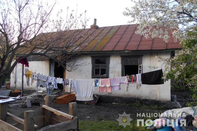 Поліцейські спіймали чоловіків, які пограбували місцевого мешканця та підпалили будинок його тітки, фото №1 на сайті vsim.ua